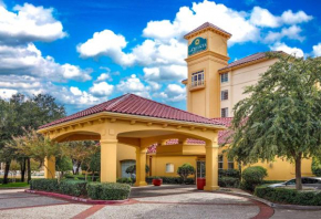 Отель La Quinta by Wyndham Dallas North Central  Даллас